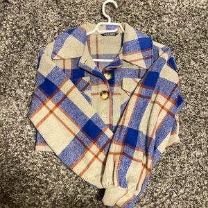 Cotton material top with long sleeves.